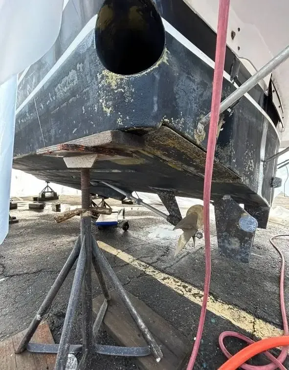 Sportfish Hull before blasting